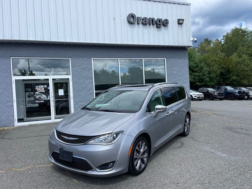 2017 Chrysler Pacifica Limited Orange MA