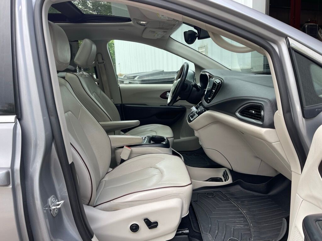 2017 Chrysler Pacifica Limited Orange MA