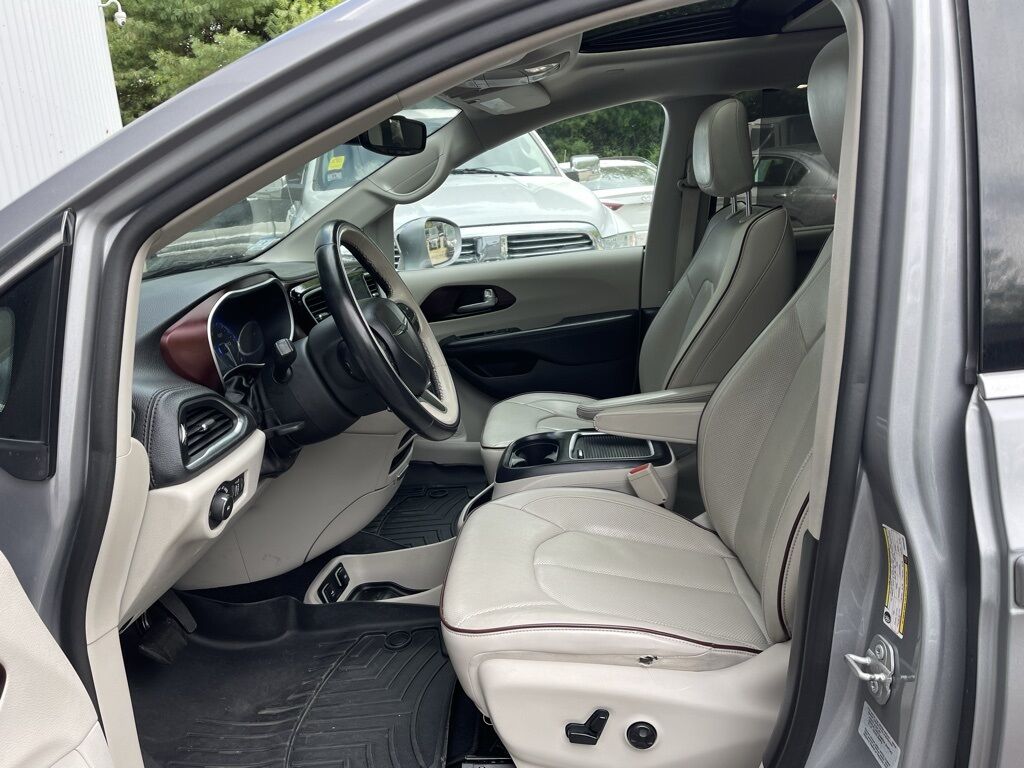 2017 Chrysler Pacifica Limited Orange MA