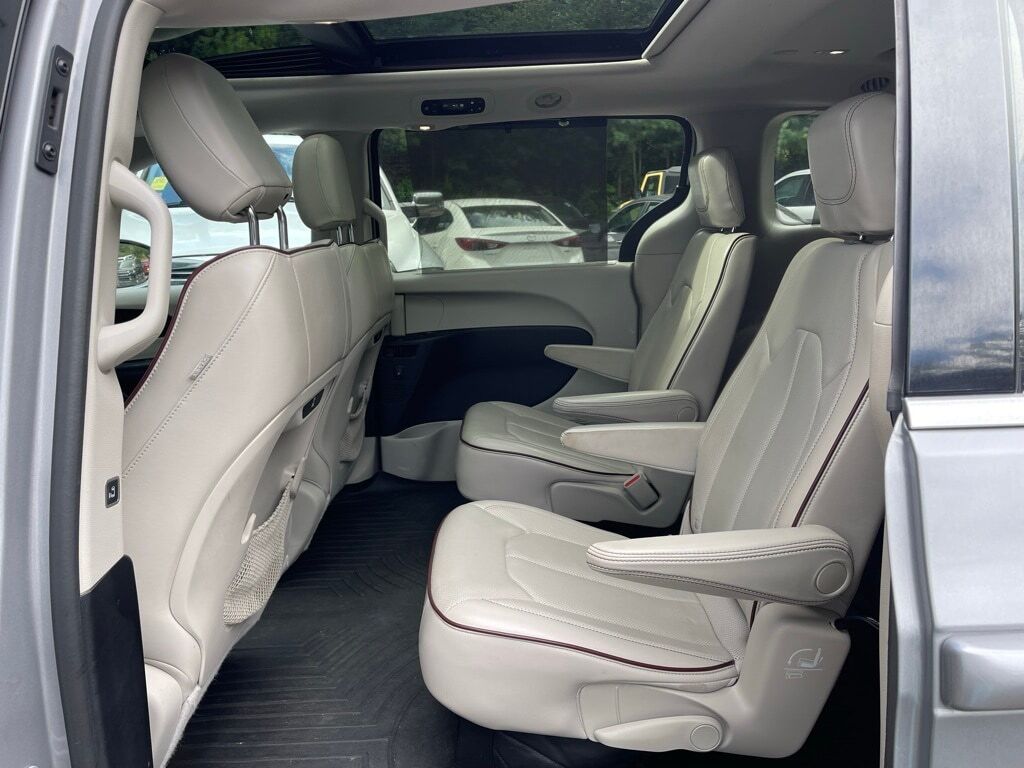 2017 Chrysler Pacifica Limited Orange MA