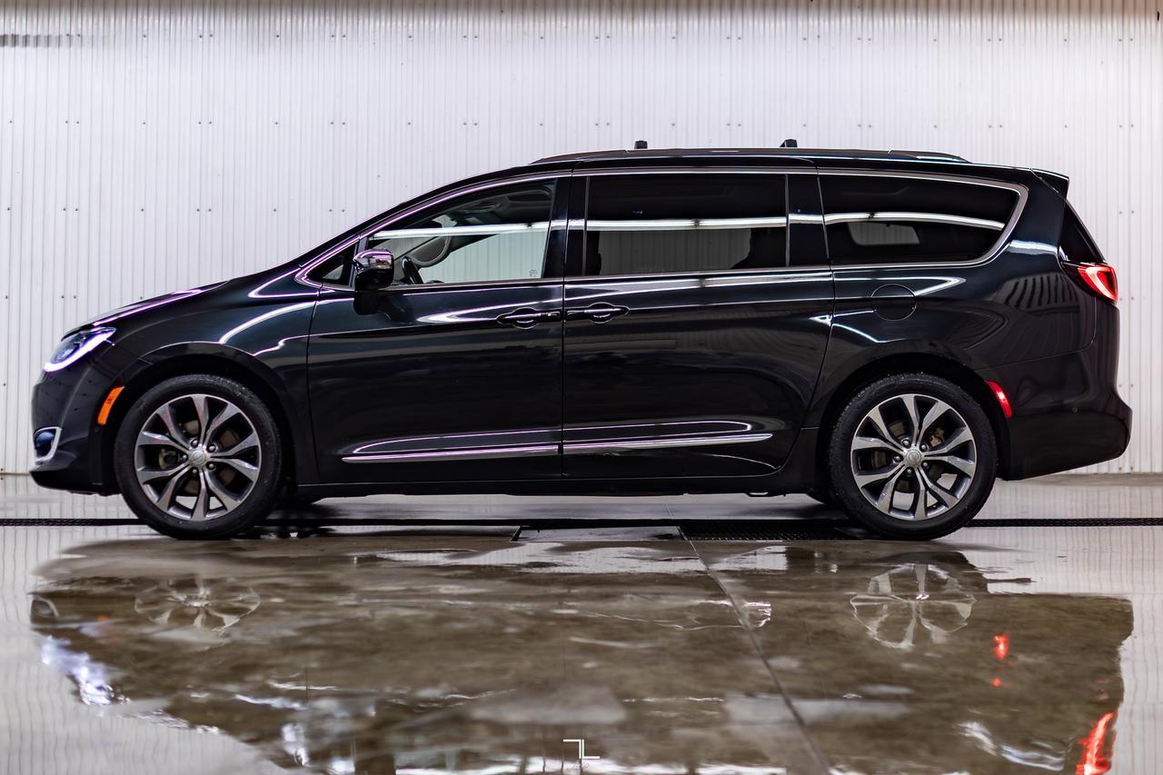 2017 Chrysler Pacifica Limited Leather Roof Nav BCam TV's Red Deer AB