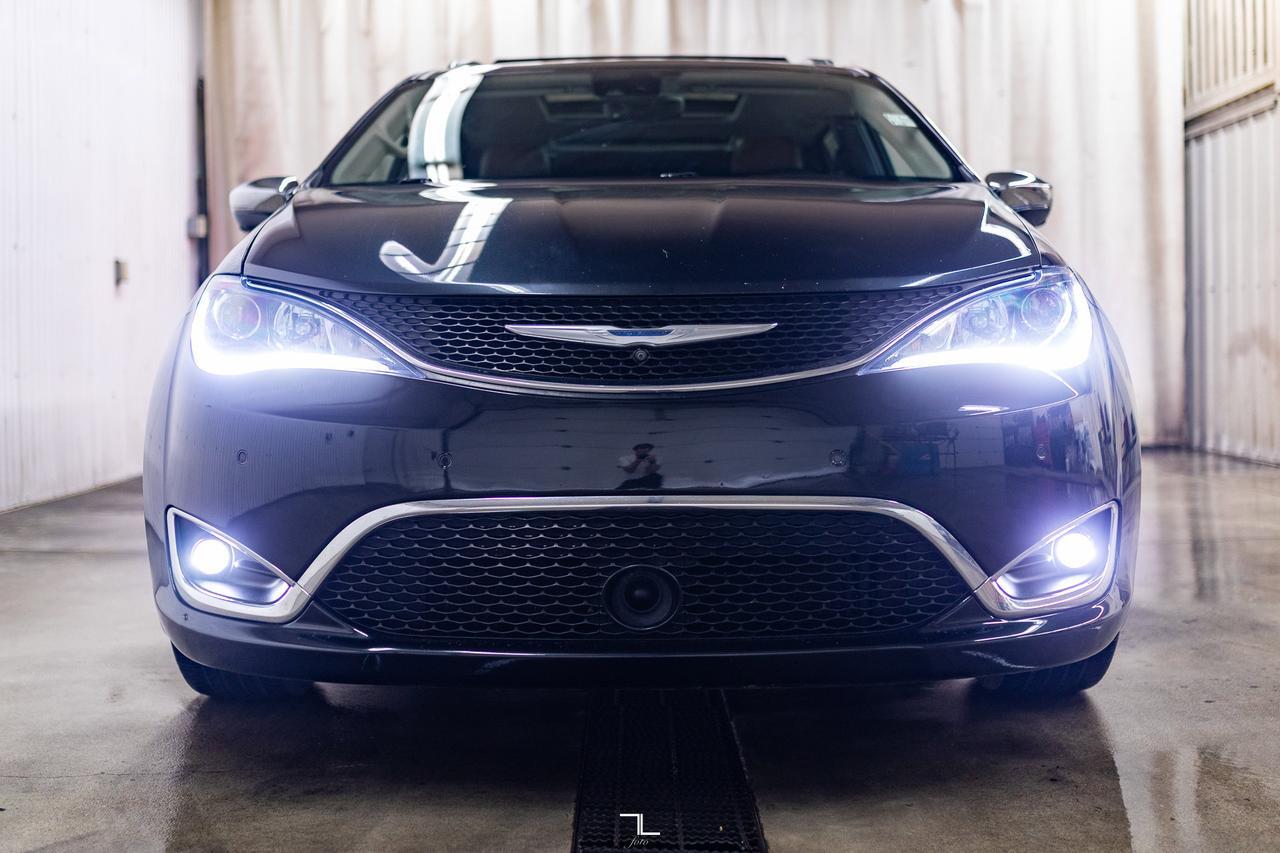 2017 Chrysler Pacifica Limited Leather Roof Nav BCam TV's Red Deer AB