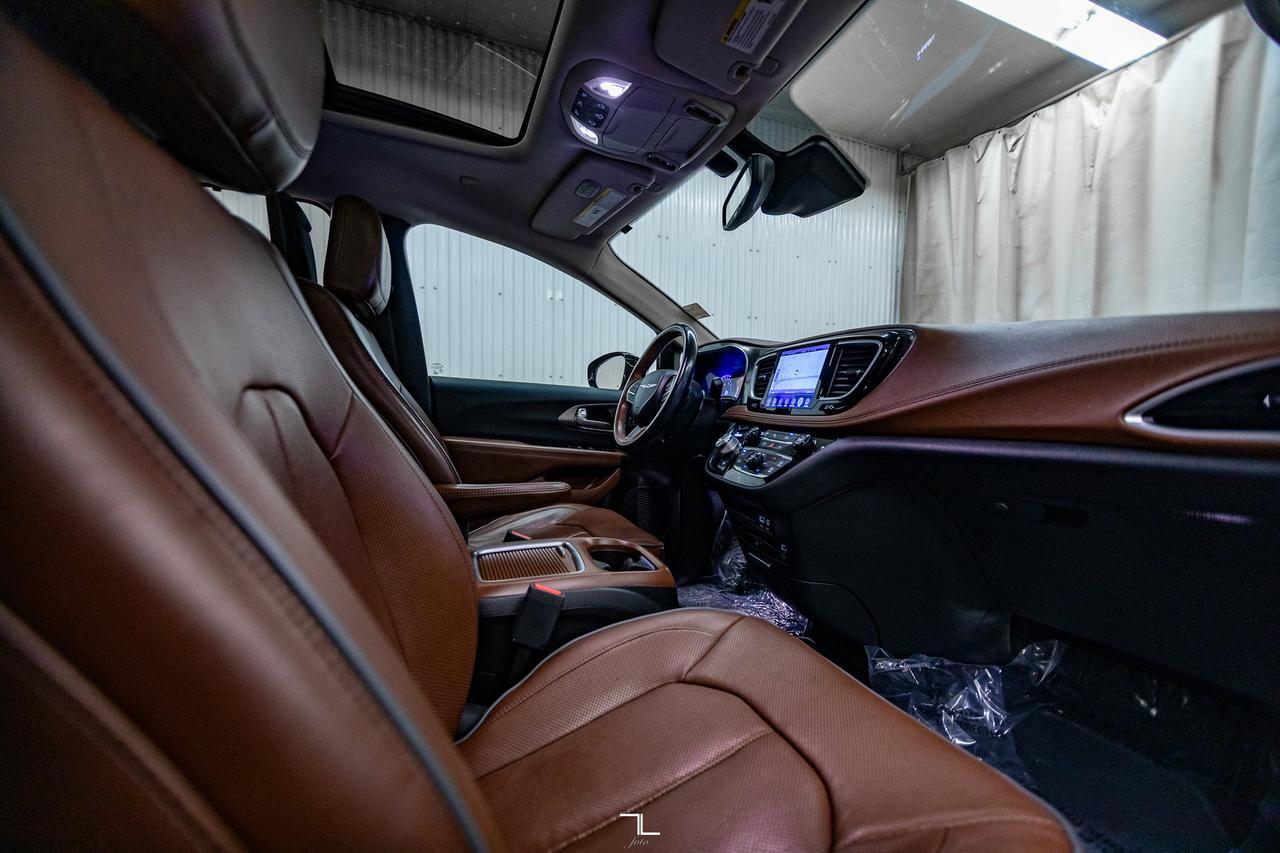 2017 Chrysler Pacifica Limited Leather Roof Nav BCam TV's Red Deer AB