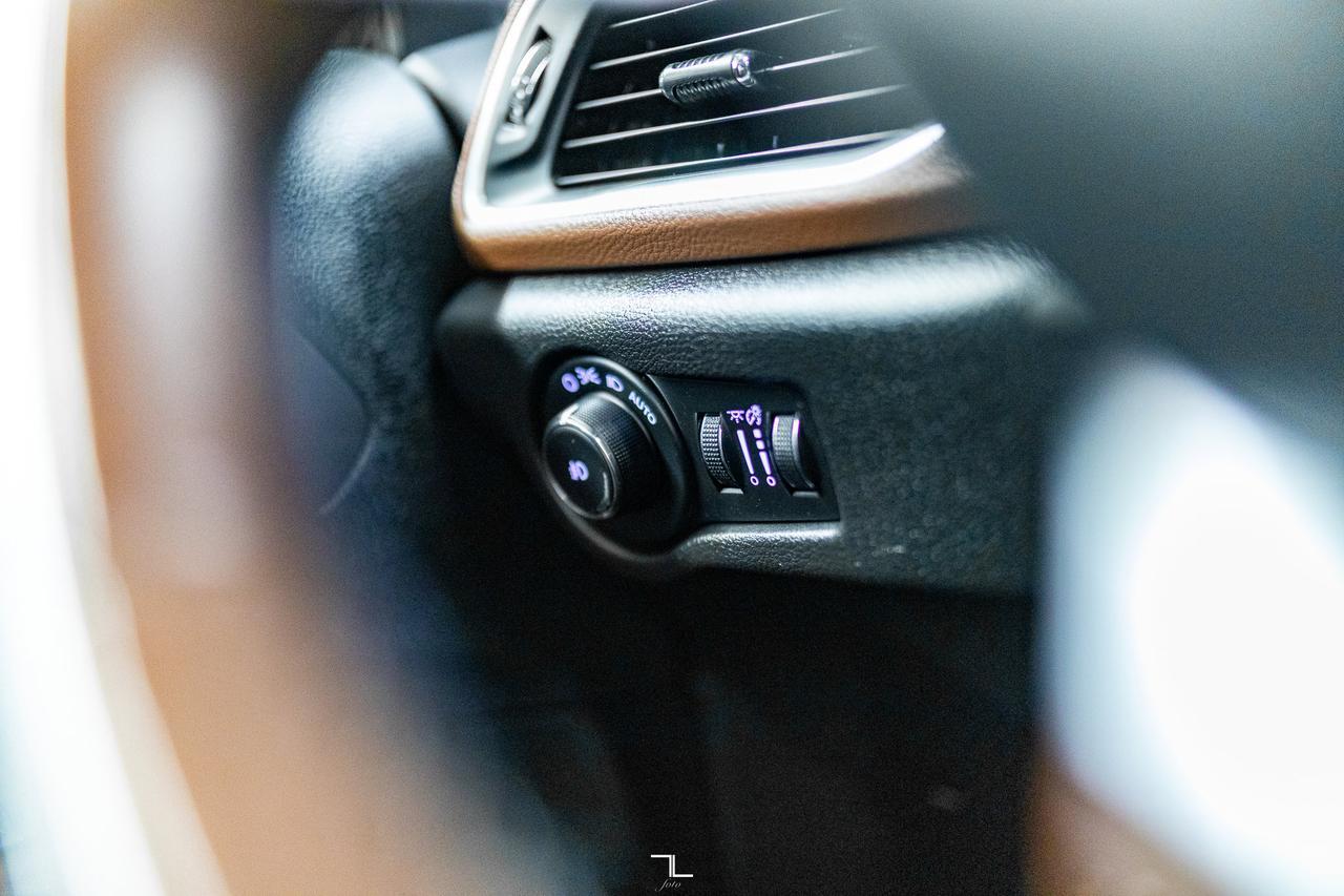 2017 Chrysler Pacifica Limited Leather Roof Nav BCam TV's Red Deer AB