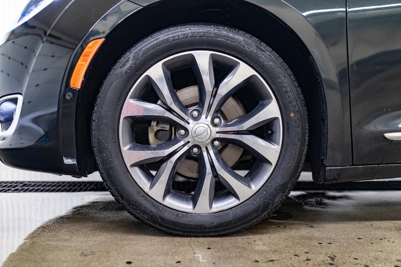 2017 Chrysler Pacifica Limited Leather Roof Nav BCam TV's Red Deer AB