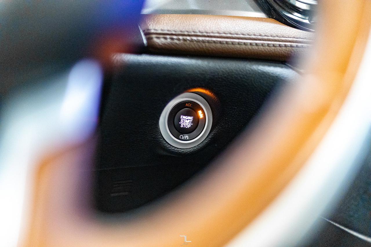 2017 Chrysler Pacifica Limited Leather Roof Nav BCam TV's Red Deer AB