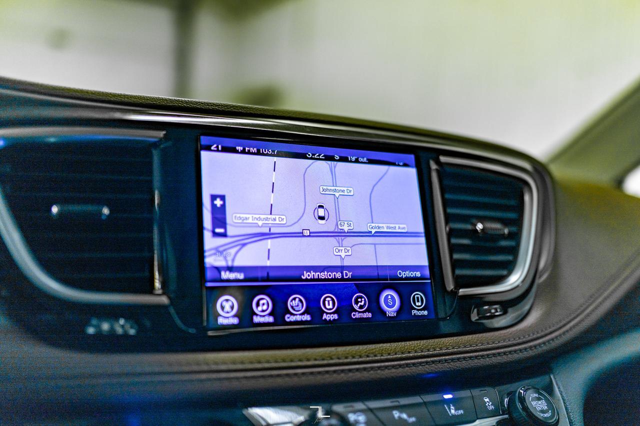 2017 Chrysler Pacifica Limited Leather Roof Nav BCam TV's Red Deer AB