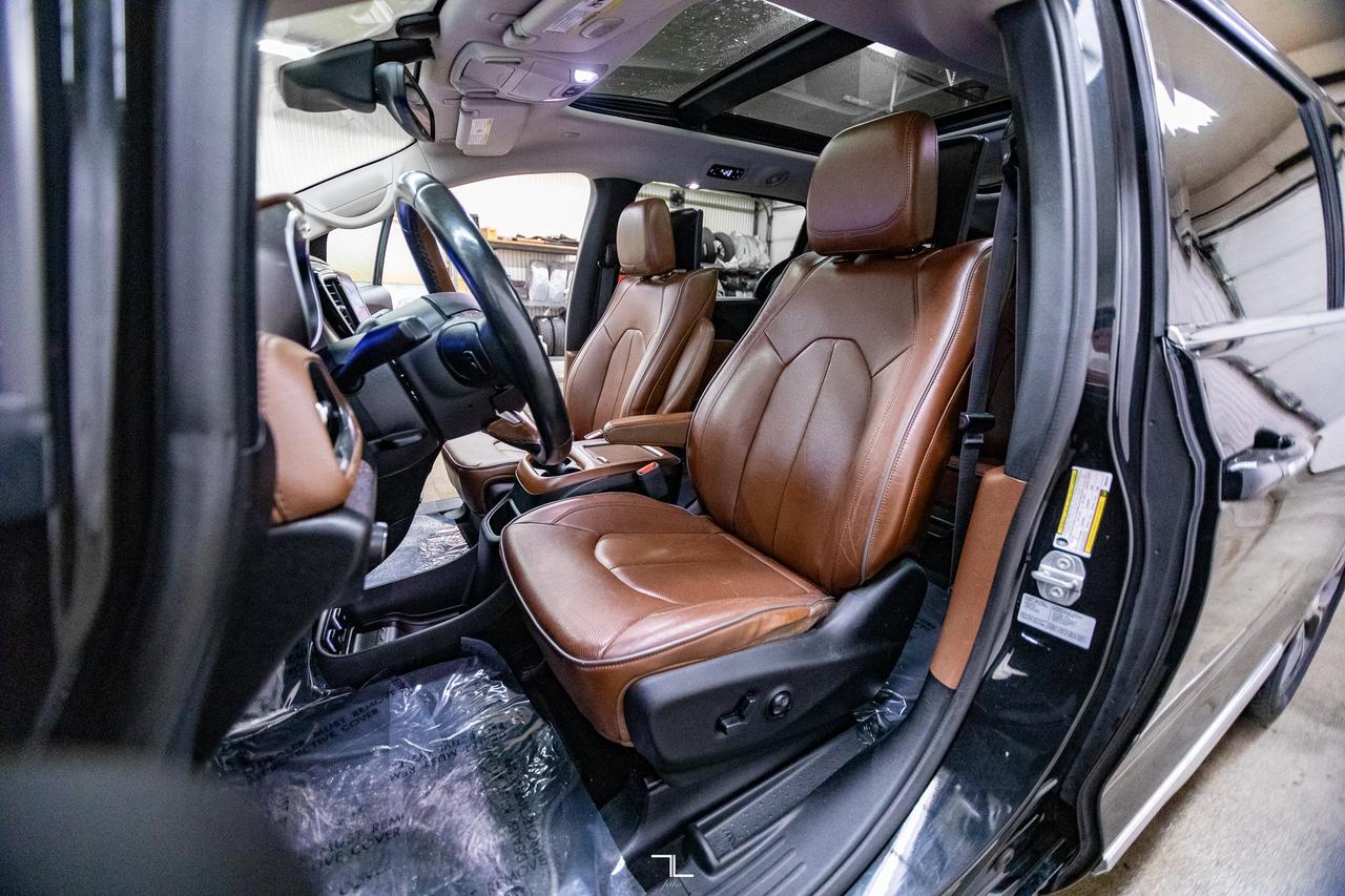 2017 Chrysler Pacifica Limited Leather Roof Nav BCam TV's Red Deer AB