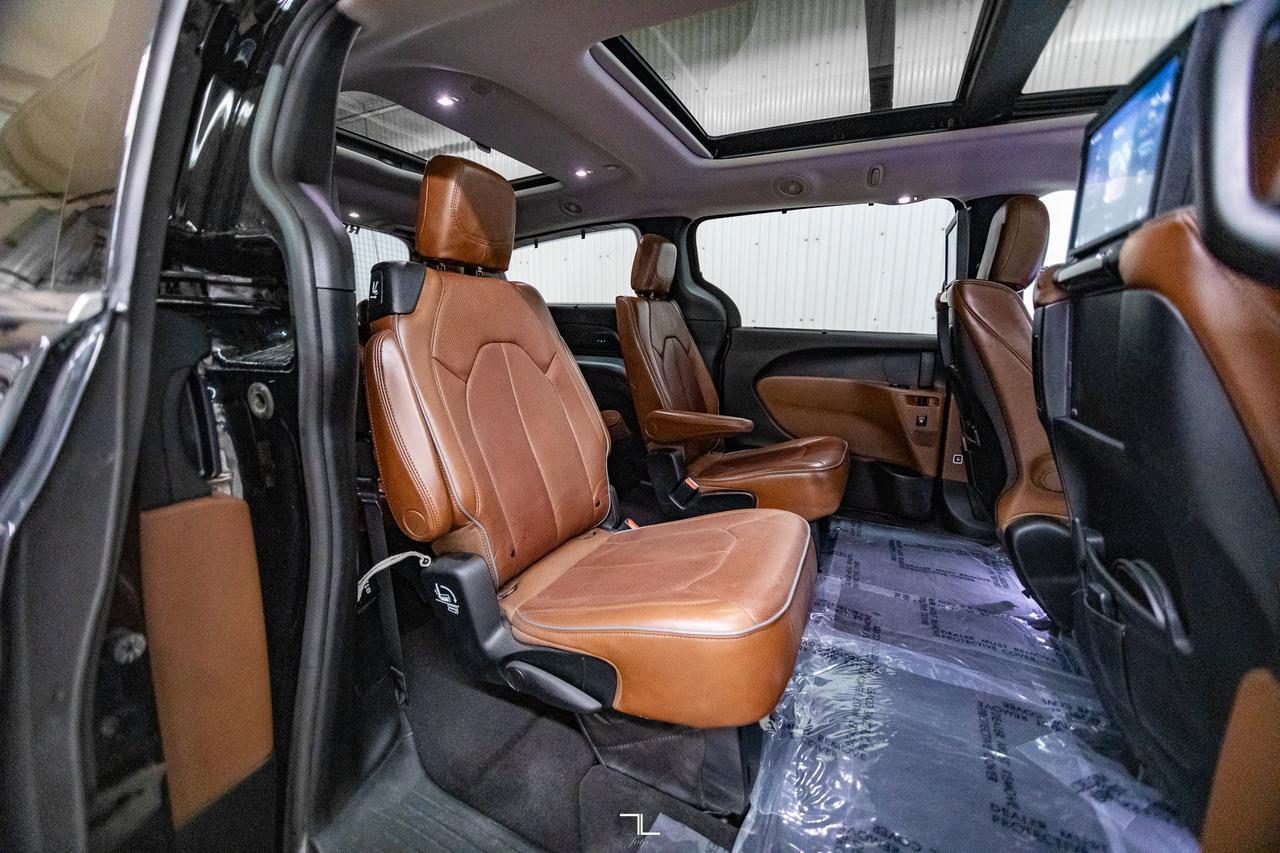 2017 Chrysler Pacifica Limited Leather Roof Nav BCam TV's Red Deer AB