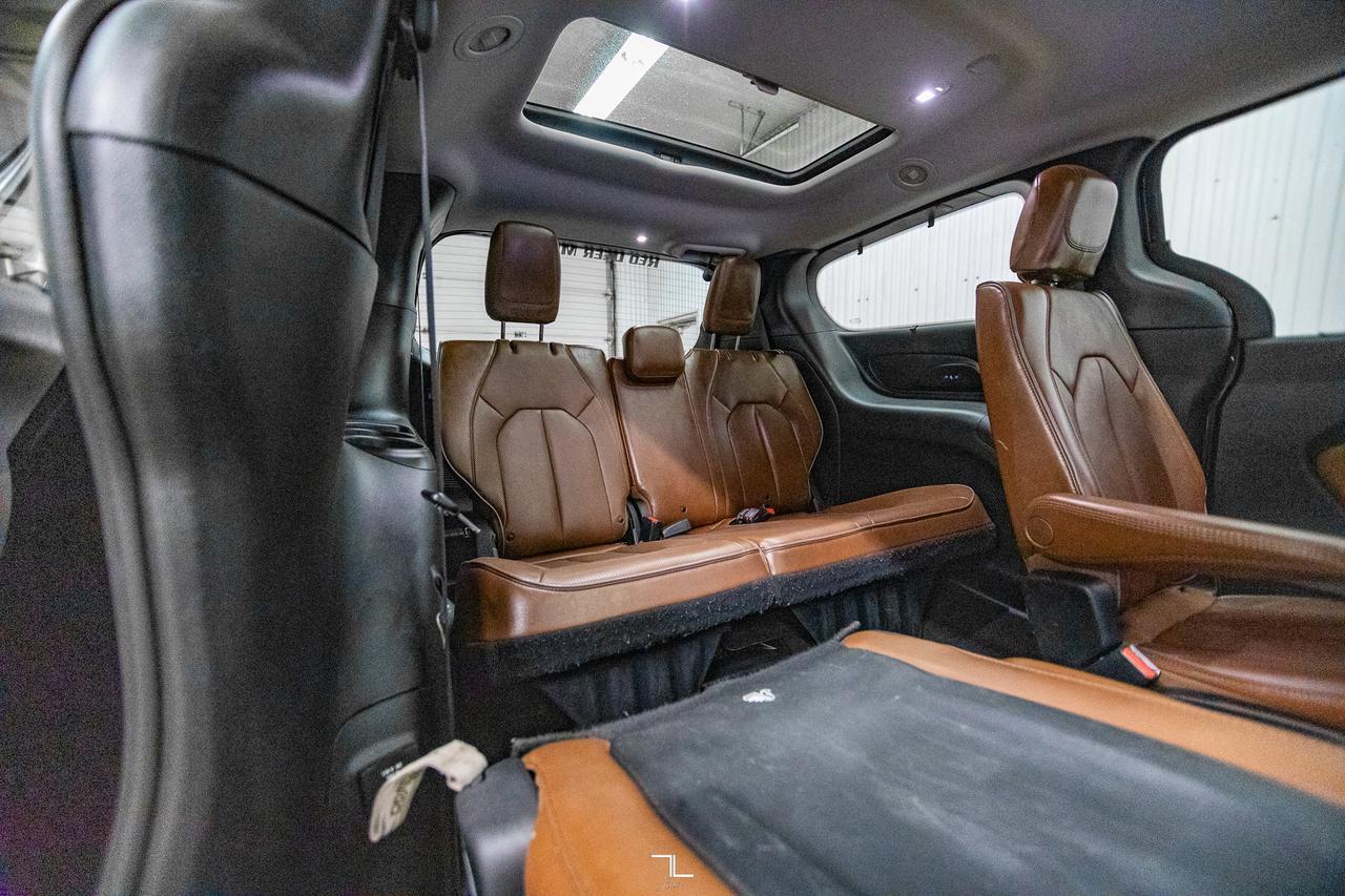 2017 Chrysler Pacifica Limited Leather Roof Nav BCam TV's Red Deer AB