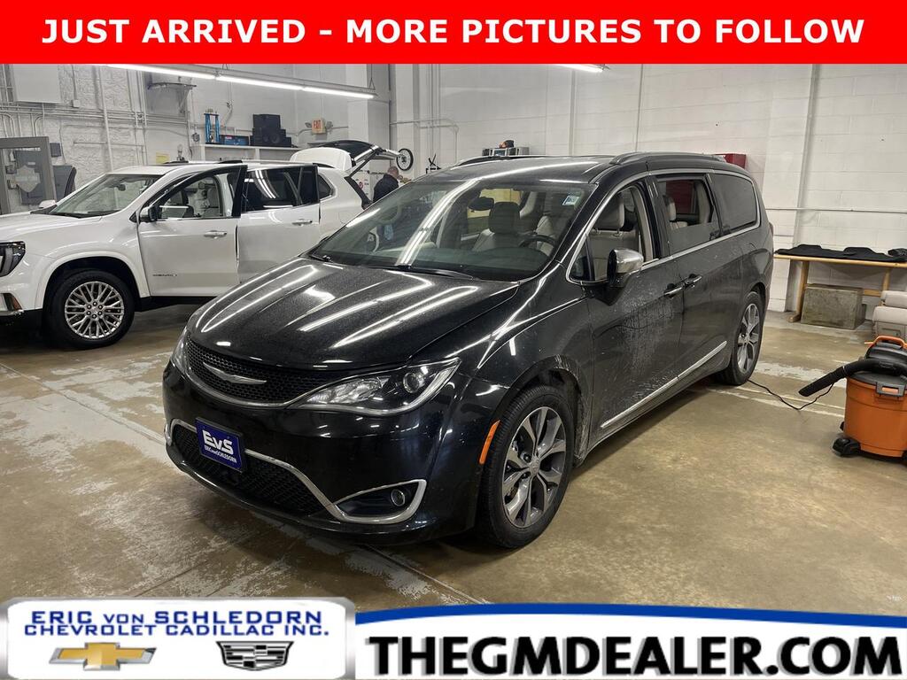 2017 Chrysler Pacifica Limited UConnectTheater&Sound AdvSftyTec 8-Pass&20InchWheelGroups w/Nav DVD AdptvCrz 360DegreeCamera Milwaukee WI