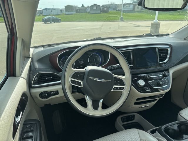 2017 Chrysler Pacifica Limited West Burlington IA