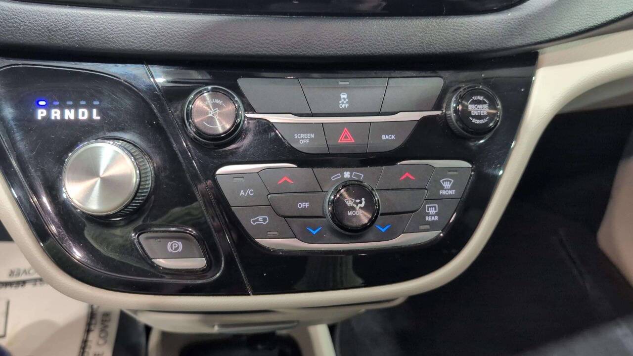 2017 Chrysler Pacifica Touring 4dr Mini Van Lake Orion MI