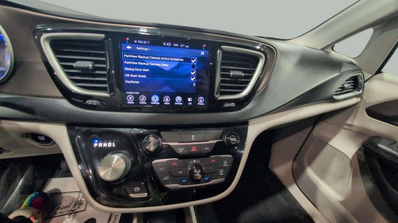 2017 Chrysler Pacifica Touring 4dr Mini Van Lake Orion MI