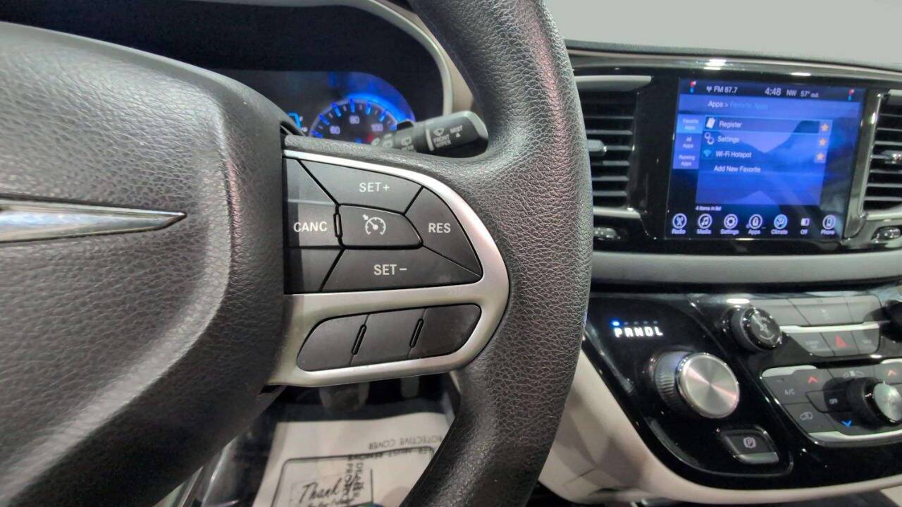 2017 Chrysler Pacifica Touring 4dr Mini Van Lake Orion MI