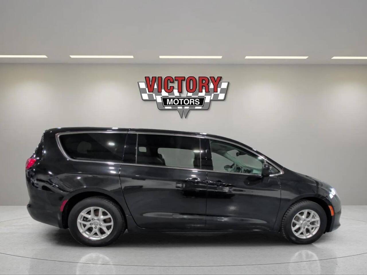 2017 Chrysler Pacifica Touring 4dr Mini Van Lake Orion MI
