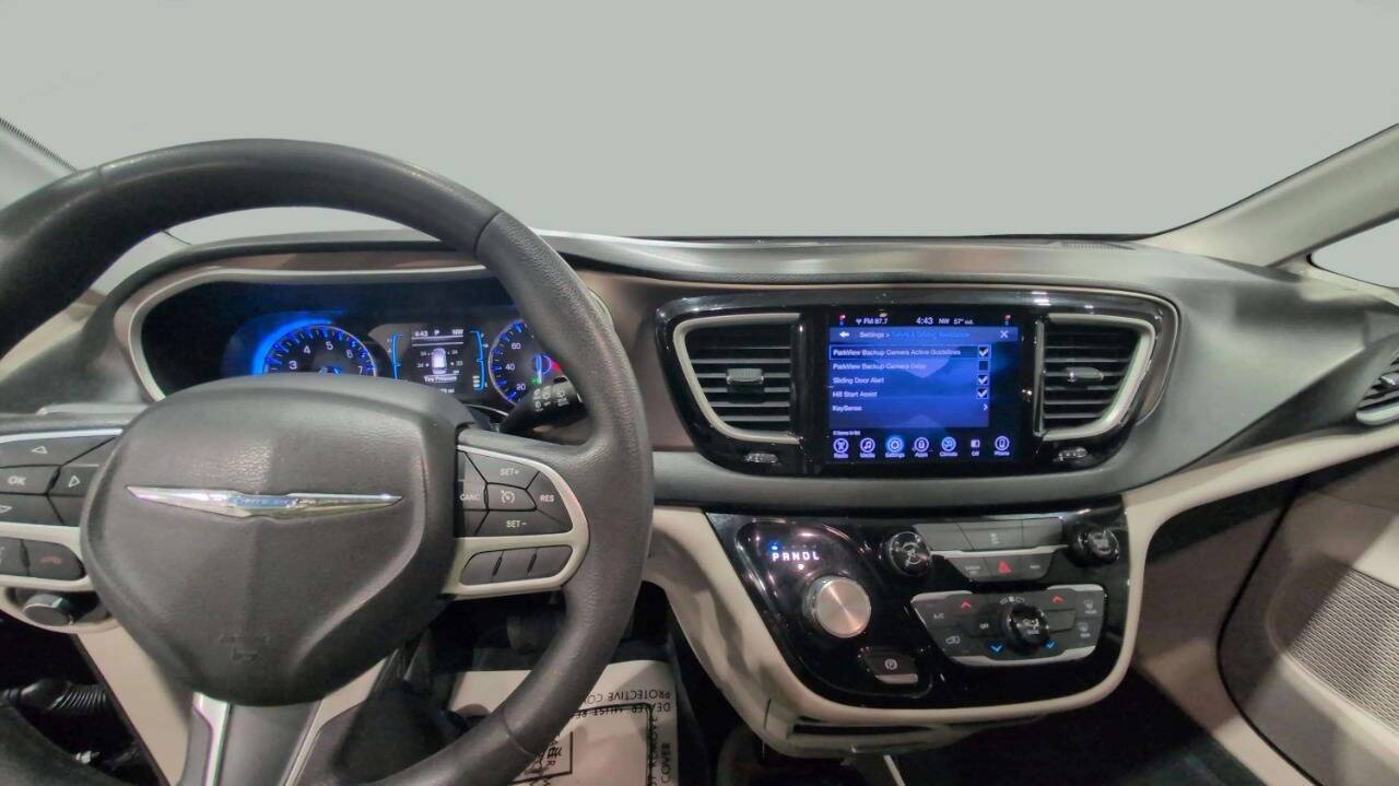 2017 Chrysler Pacifica Touring 4dr Mini Van Lake Orion MI