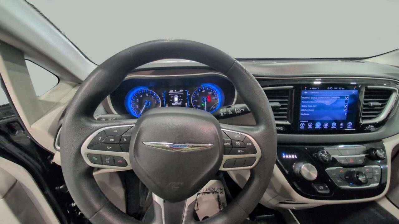 2017 Chrysler Pacifica Touring 4dr Mini Van Lake Orion MI