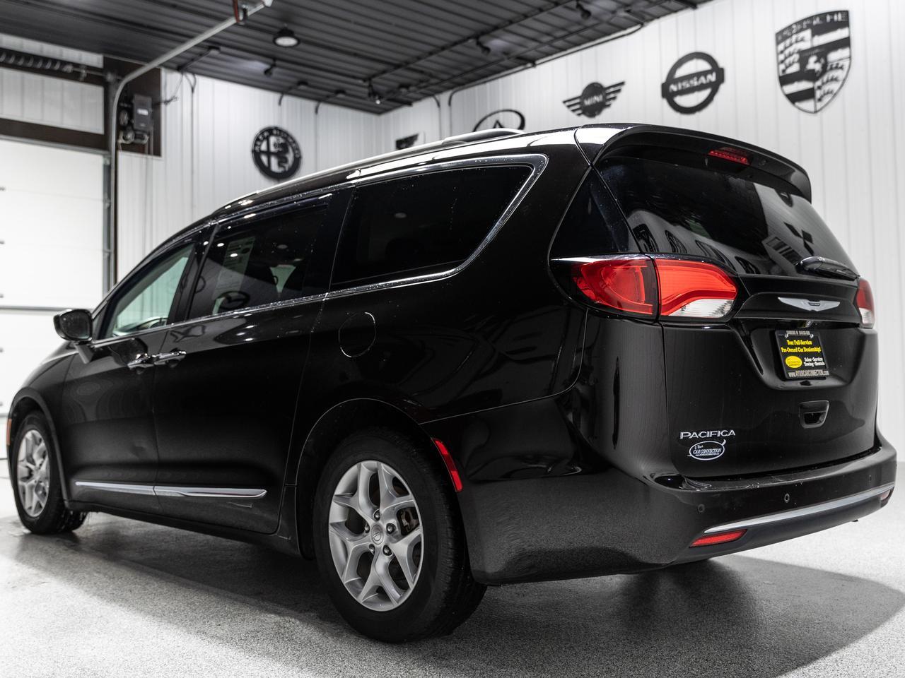 2017 Chrysler Pacifica Touring-L 7-Passenger NAV Cranberry PA