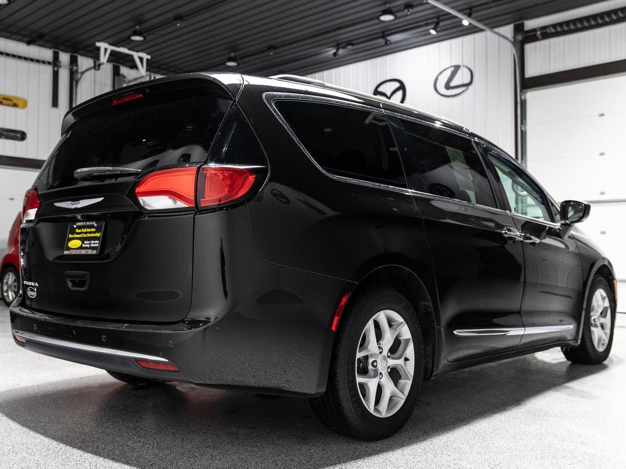 2017 Chrysler Pacifica Touring-L 7-Passenger NAV Cranberry PA