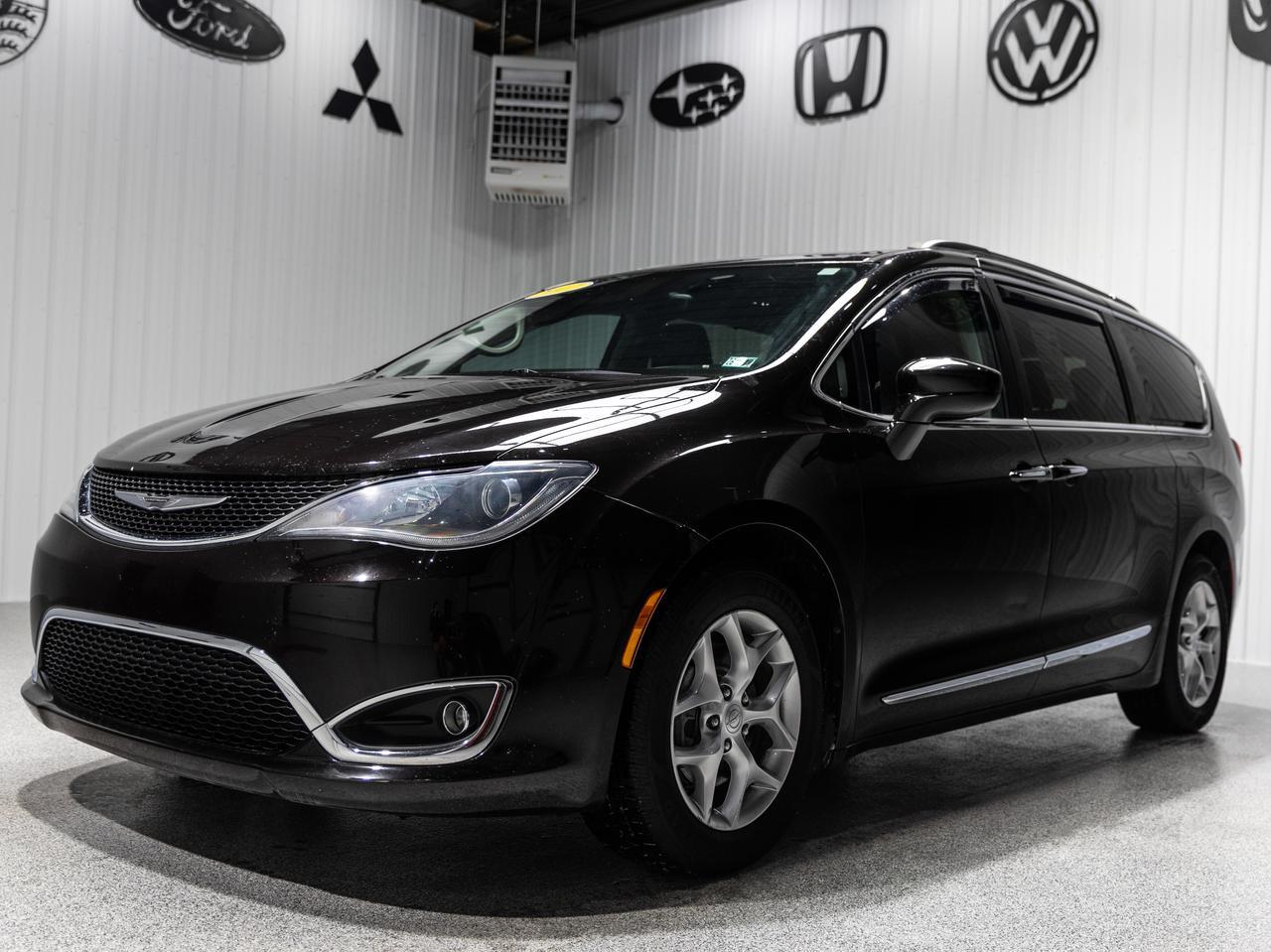 2017 Chrysler Pacifica Touring-L 7-Passenger NAV Cranberry PA