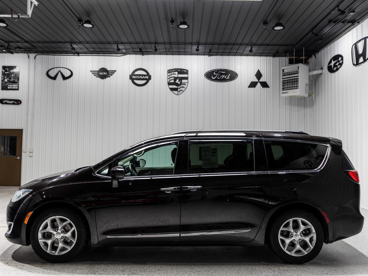 2017 Chrysler Pacifica Touring-L 7-Passenger NAV Cranberry PA