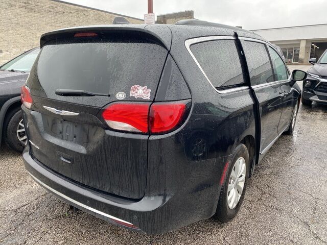 2017 Chrysler Pacifica Touring L Akron