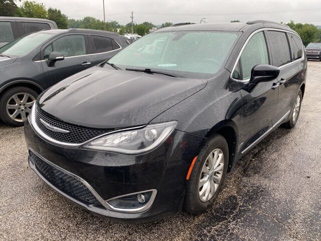 2017 Chrysler Pacifica Touring L Akron