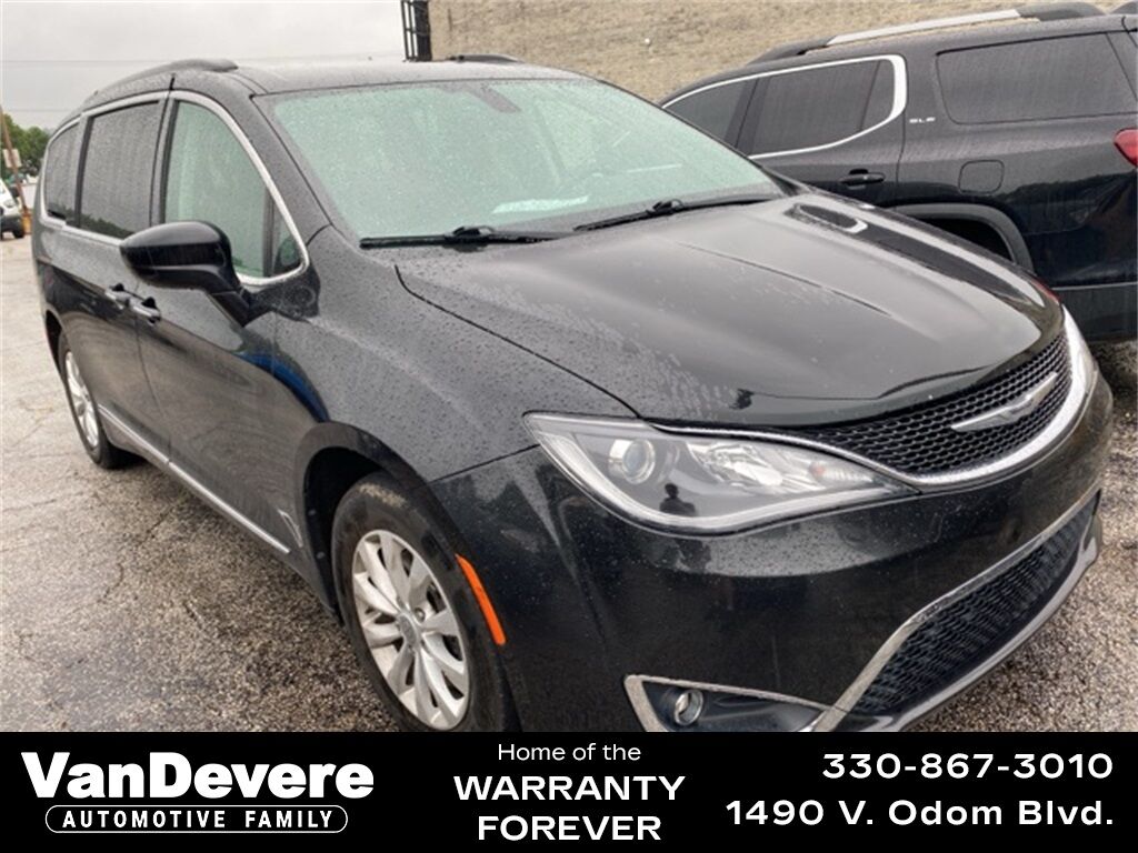 2017 Chrysler Pacifica Touring L Akron