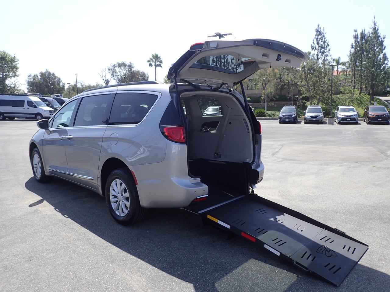 2017 Chrysler Pacifica Touring-L Anaheim CA