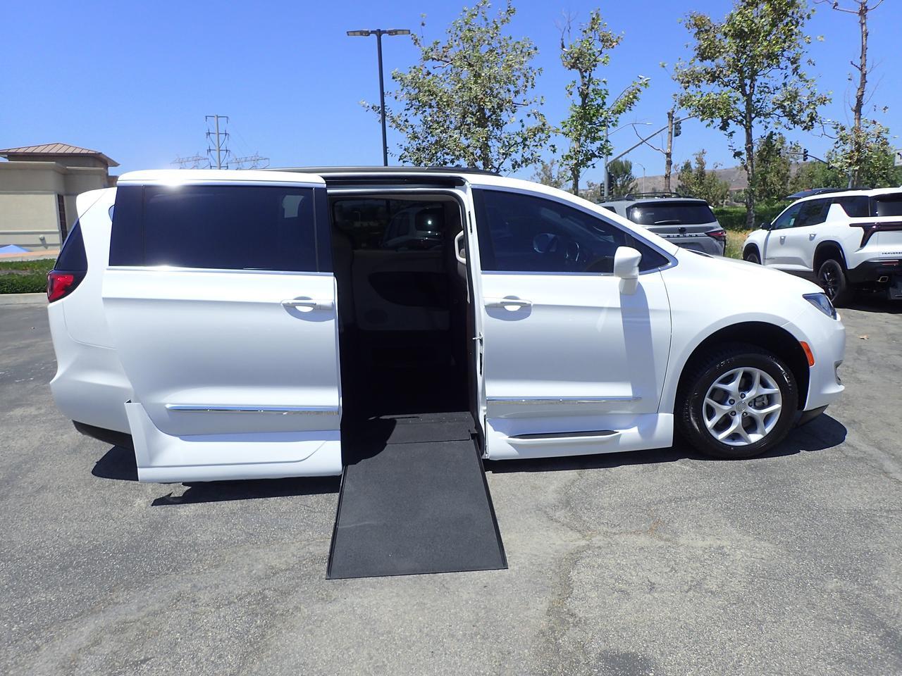 2017 Chrysler Pacifica Touring-L Anaheim CA