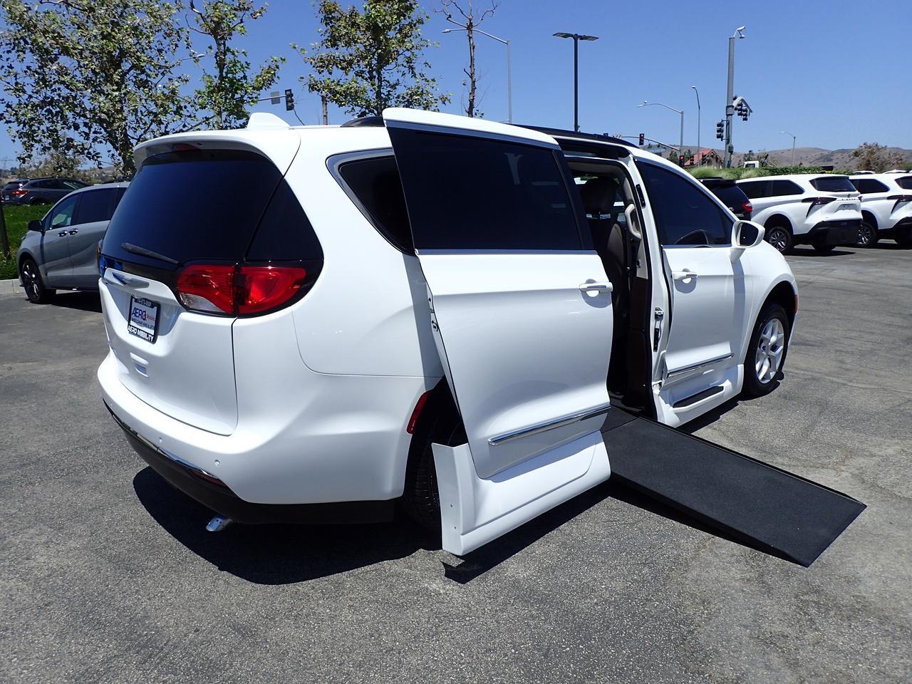 2017 Chrysler Pacifica Touring-L Anaheim CA