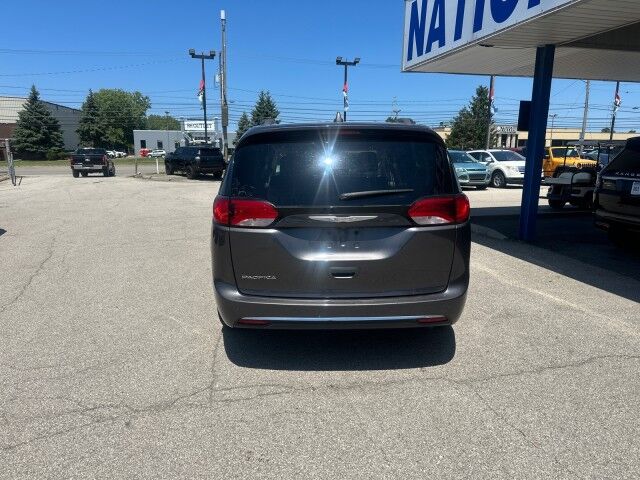 2017 Chrysler Pacifica Touring-L Cleveland OH