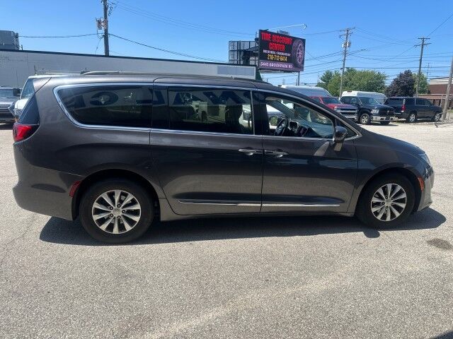 2017 Chrysler Pacifica Touring-L Cleveland OH