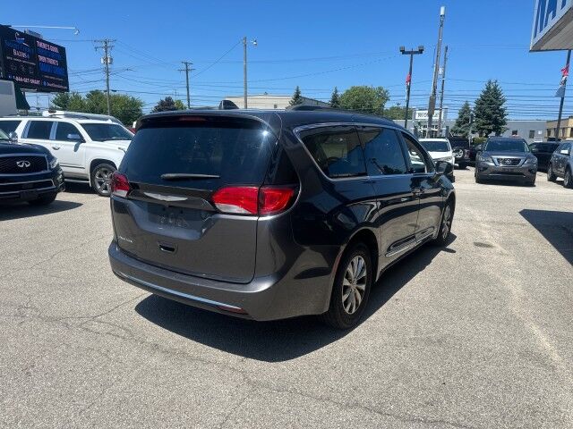 2017 Chrysler Pacifica Touring-L Cleveland OH