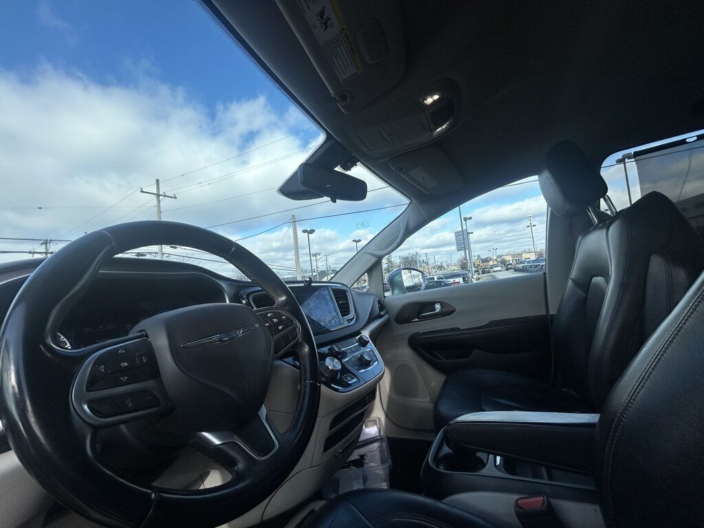 2017 Chrysler Pacifica Touring L Crestwood KY