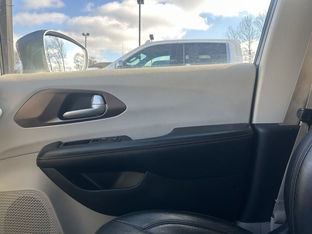 2017 Chrysler Pacifica Touring L Crestwood KY