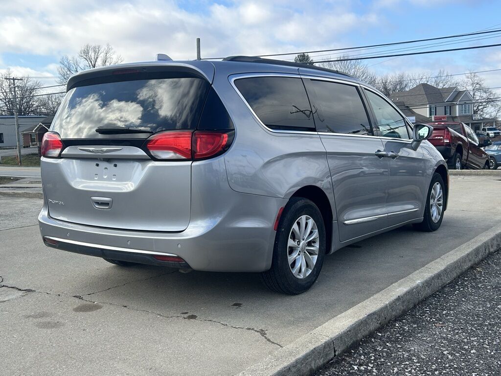 2017 Chrysler Pacifica Touring L Crestwood KY