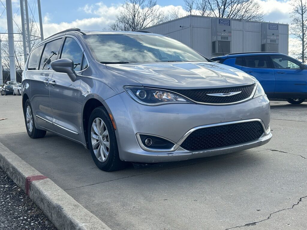 2017 Chrysler Pacifica Touring L Crestwood KY