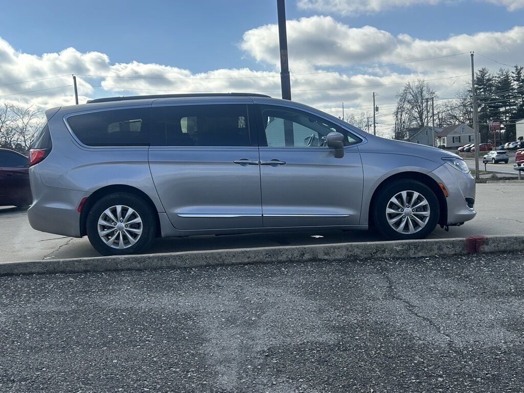 2017 Chrysler Pacifica Touring L Crestwood KY