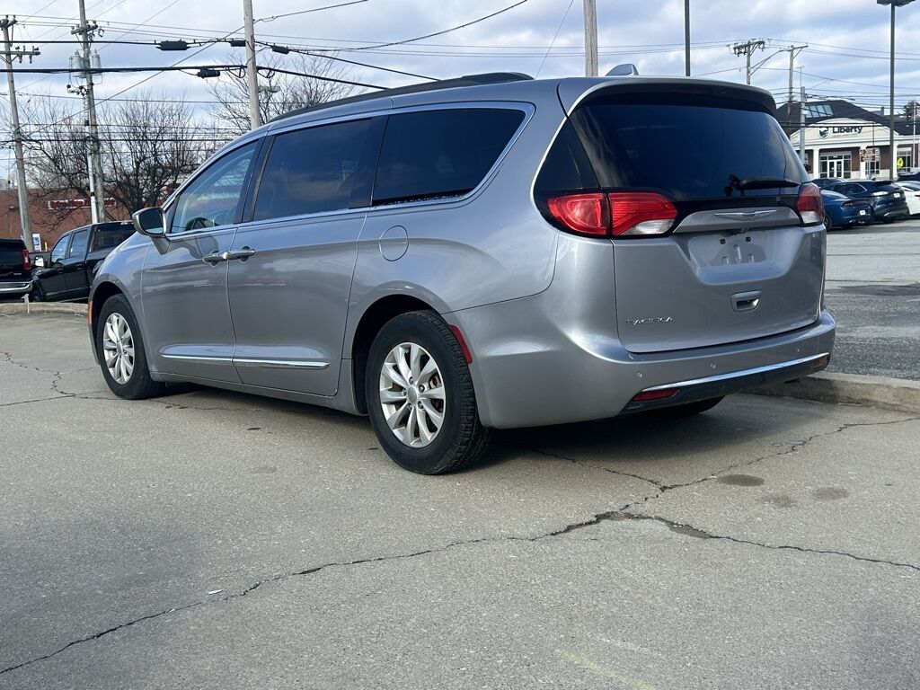 2017 Chrysler Pacifica Touring L Crestwood KY