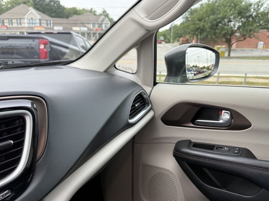 2017 Chrysler Pacifica Touring L Crestwood KY