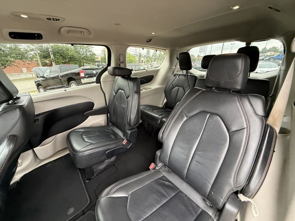 2017 Chrysler Pacifica Touring L Crestwood KY