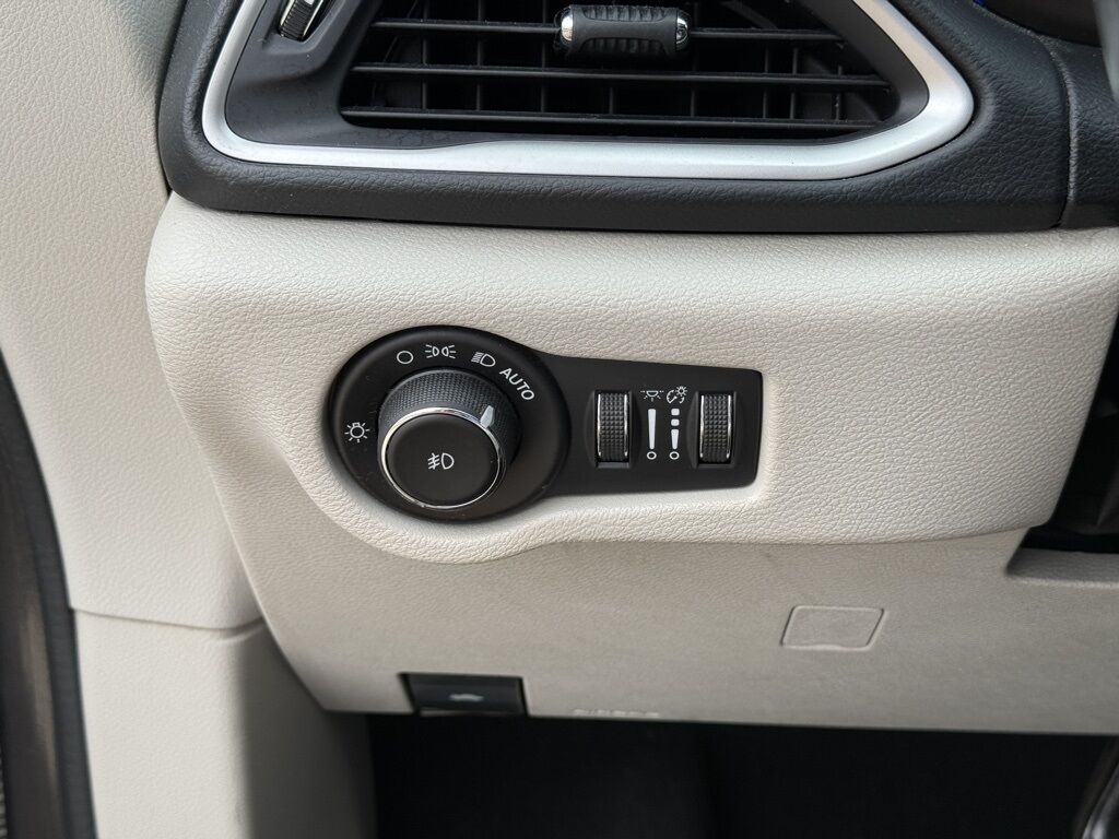 2017 Chrysler Pacifica Touring L Crestwood KY