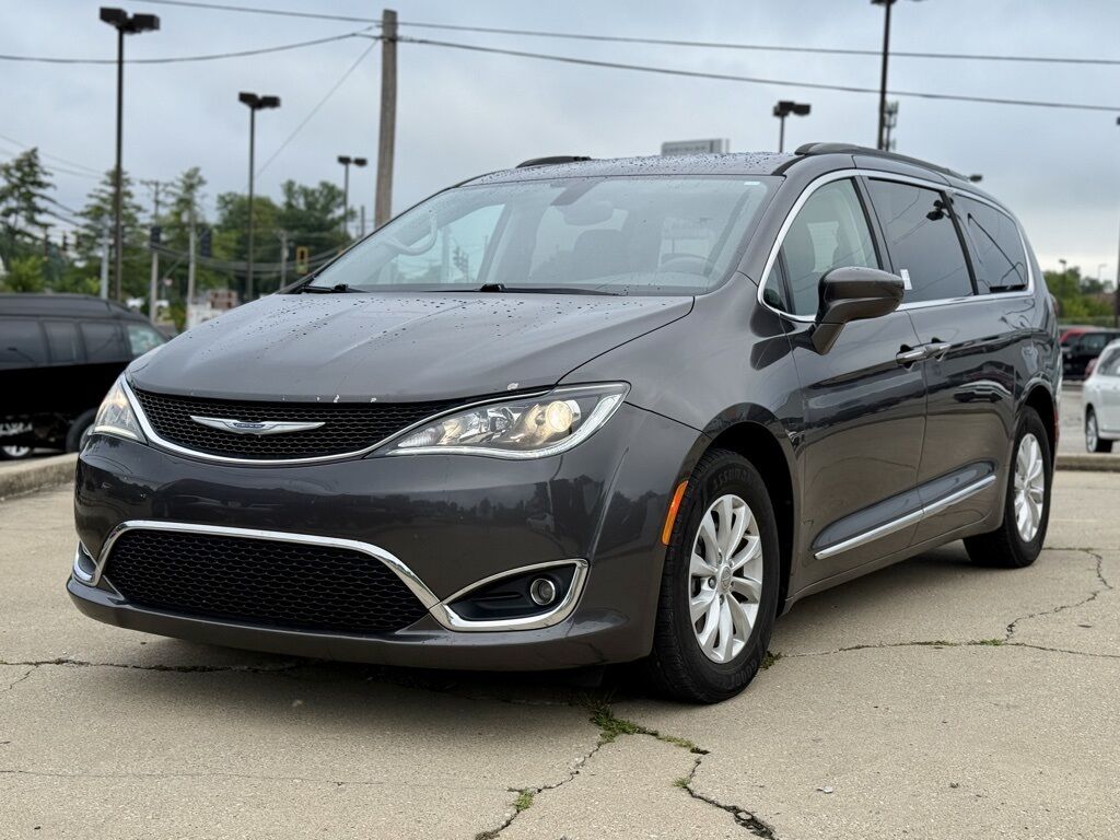 2017 Chrysler Pacifica Touring L Crestwood KY