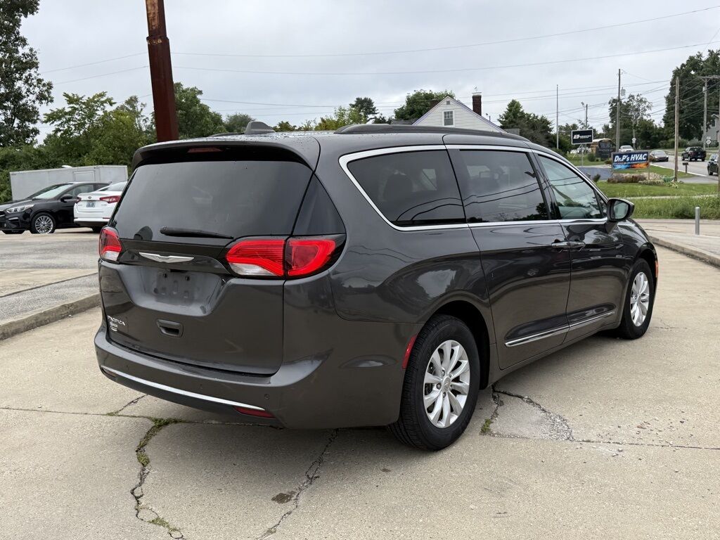 2017 Chrysler Pacifica Touring L Crestwood KY