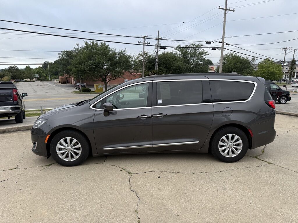 2017 Chrysler Pacifica Touring L Crestwood KY