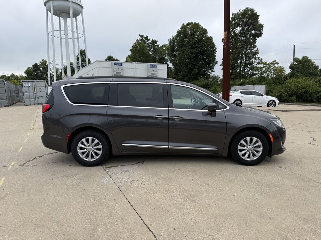 2017 Chrysler Pacifica Touring L Crestwood KY