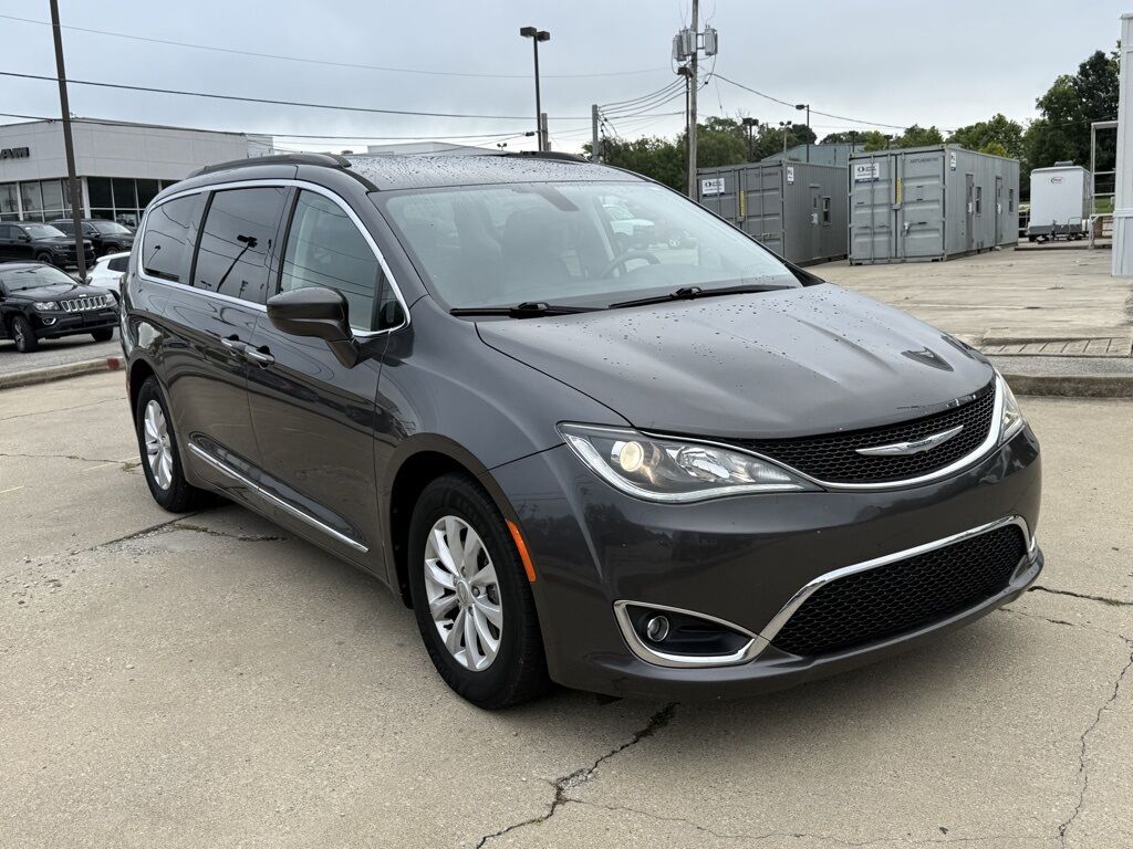 2017 Chrysler Pacifica Touring L Crestwood KY