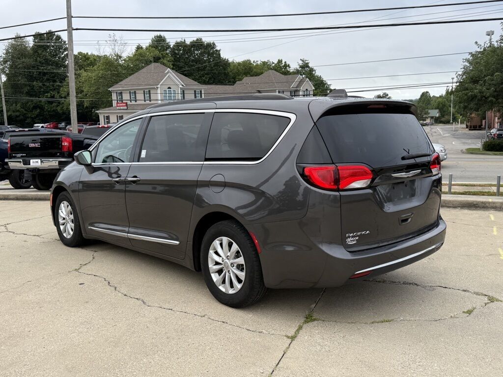 2017 Chrysler Pacifica Touring L Crestwood KY